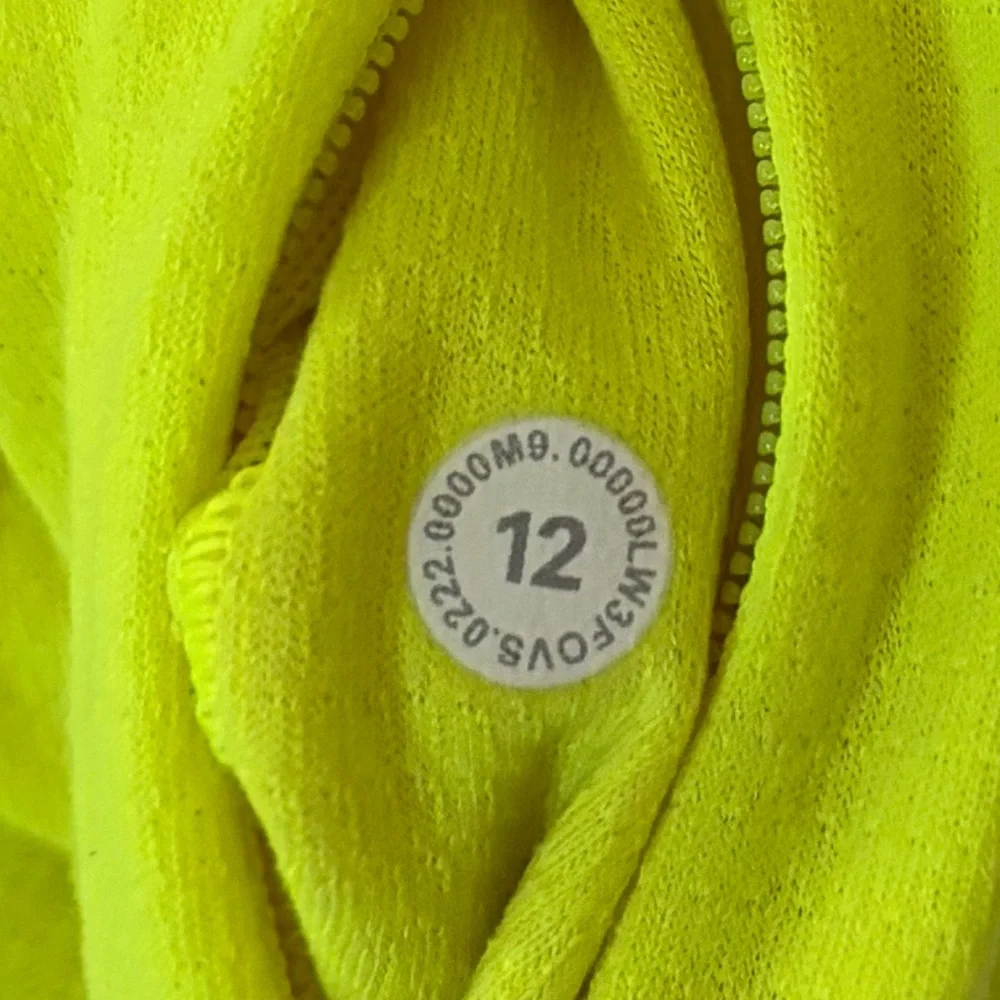 Lululemon Women’s Top Lightweight Cinched Hem Hiking T Shirt size 12 - Picture 11 of 14